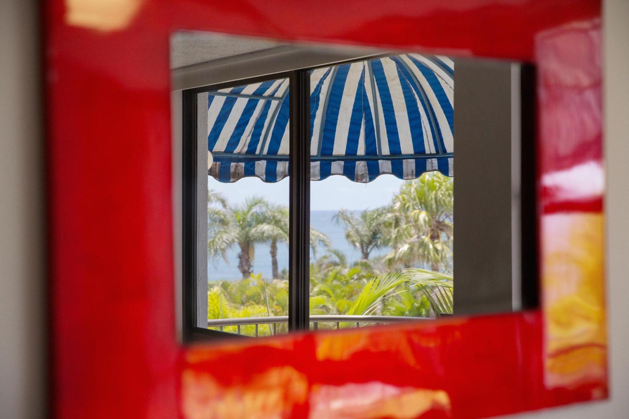 Headland Tropicana Resort Alexandra Headland Room photo